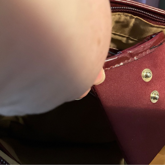Large carry all bag in burgundy patent - Picture 6 of 16